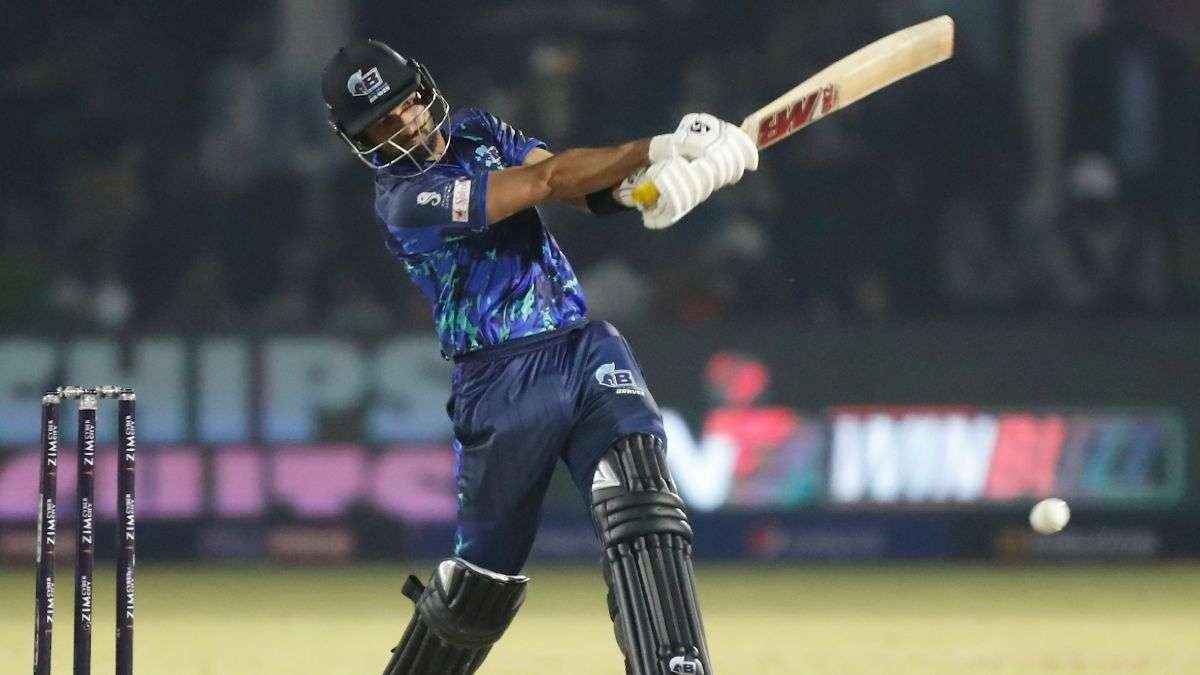 Zim Afro T10 2023: सिकंदर रजा को होशियारी पड़ी भारी, नूर अहमद ने जादुई गेंद से कर दिया खेल, देखें