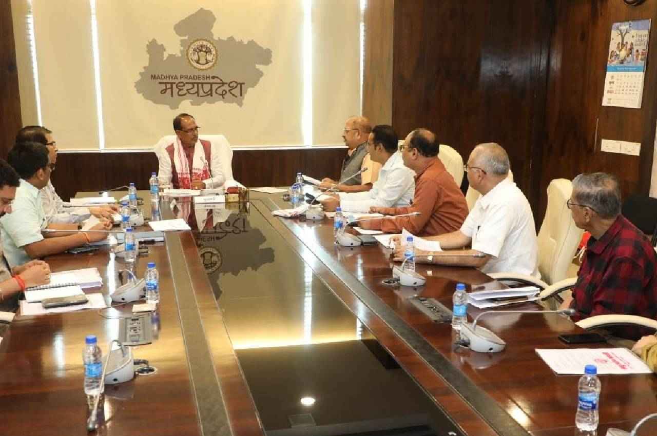 सीएम शिवराज के अधिकारियों को निर्देश, युवाओं को इस योजना से जोड़ना जरूरी, होगा फायदा