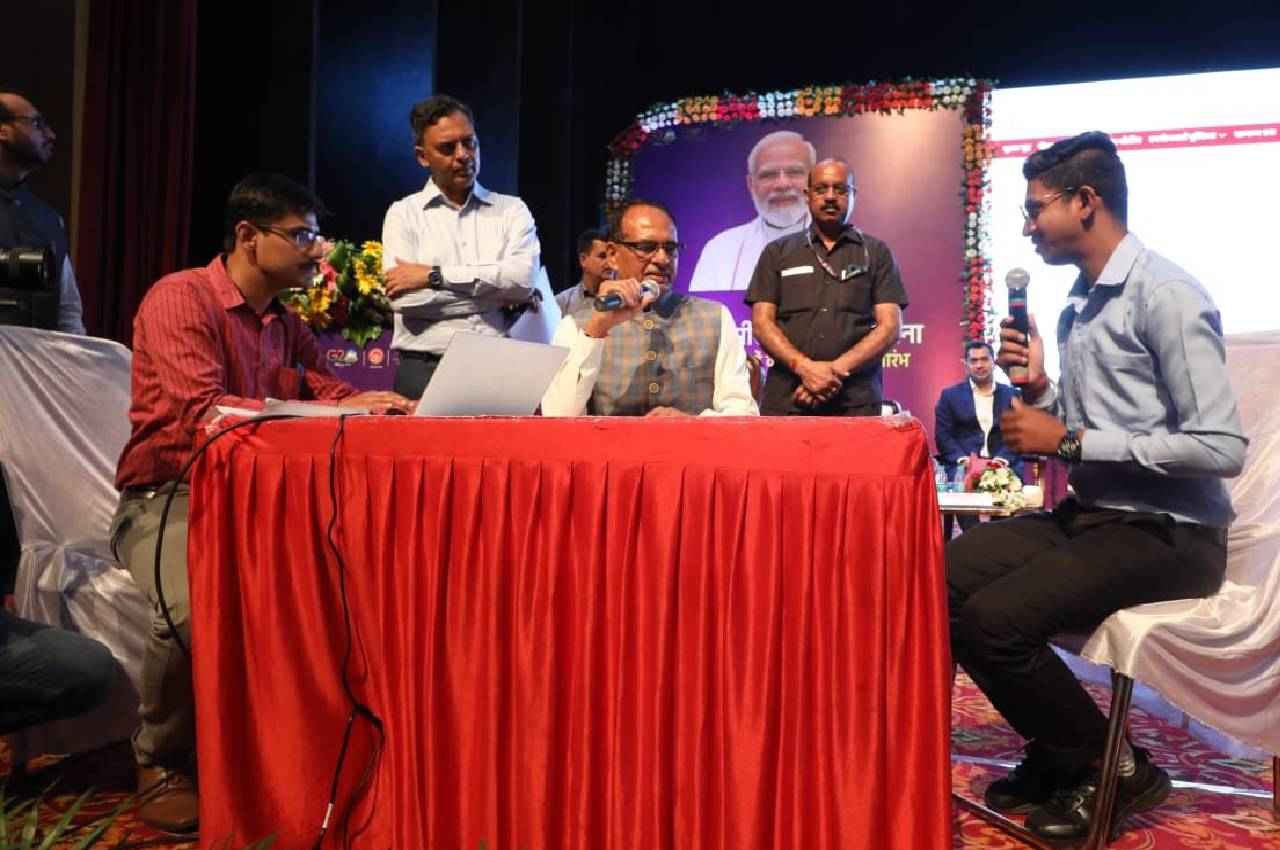 सीएम शिवराज ने किया 'सीखो कमाओ योजना' का शुभारंभ, कहा-आप लोगों से स्नेह और प्रेम का रिश्ता है