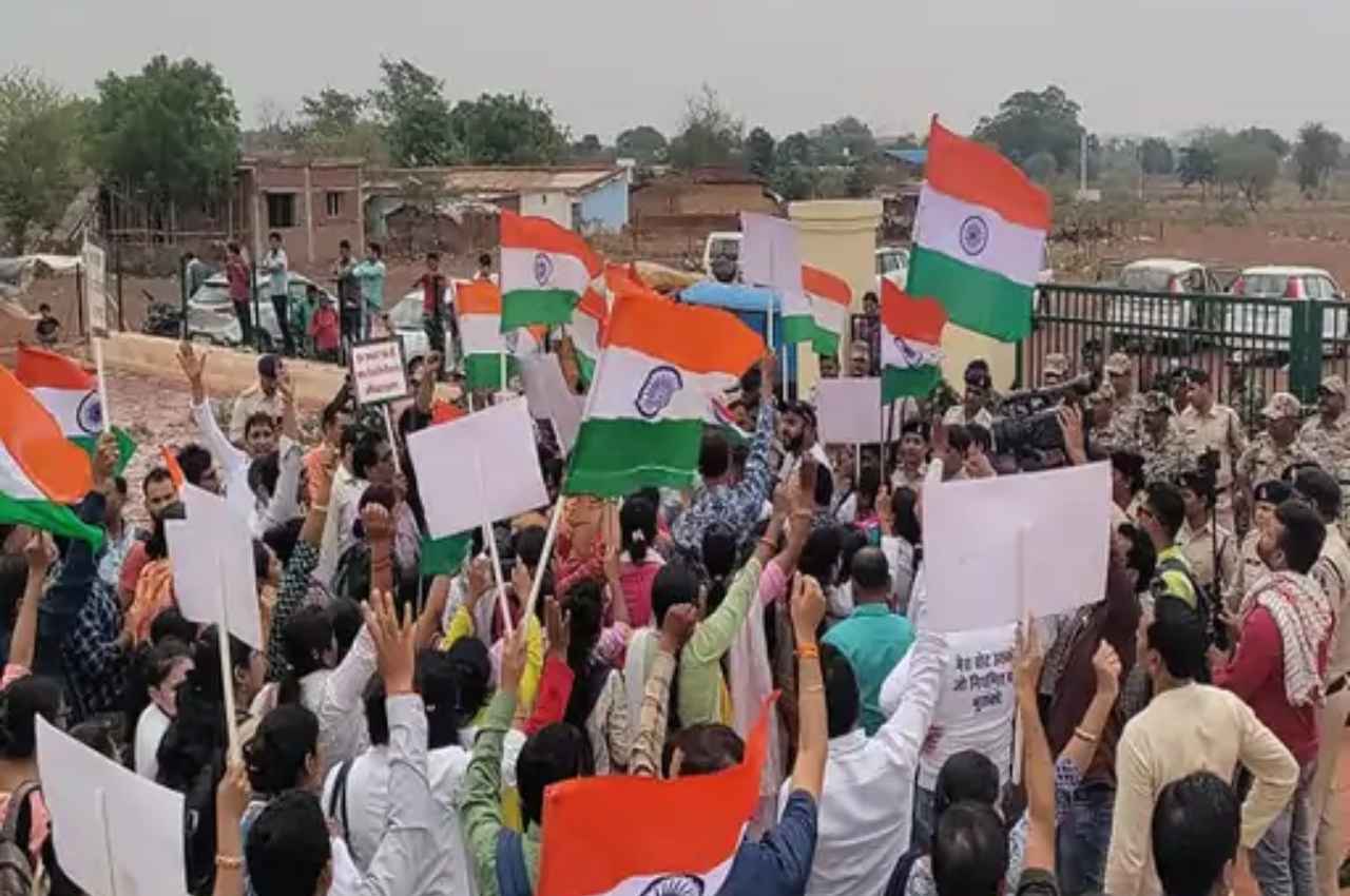 छत्तीसगढ़ के 45 हजार संविदाकर्मी आज से हड़ताल पर, जानें क्या है मांग