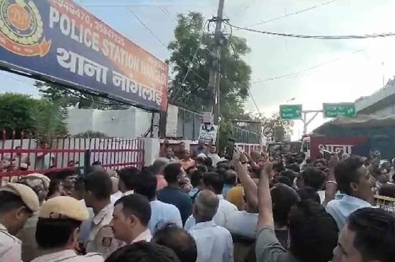 'गोली मारो****, जयश्री राम...', मुहर्रम जुलूस के दौरान हिंसा के अगले दिन दिल्ली में नारेबाजी