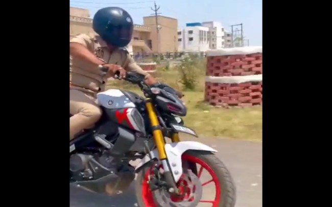 gorakhpur police, reel made on bike, video reel, insta reel, viral video, viral news, Viral reels