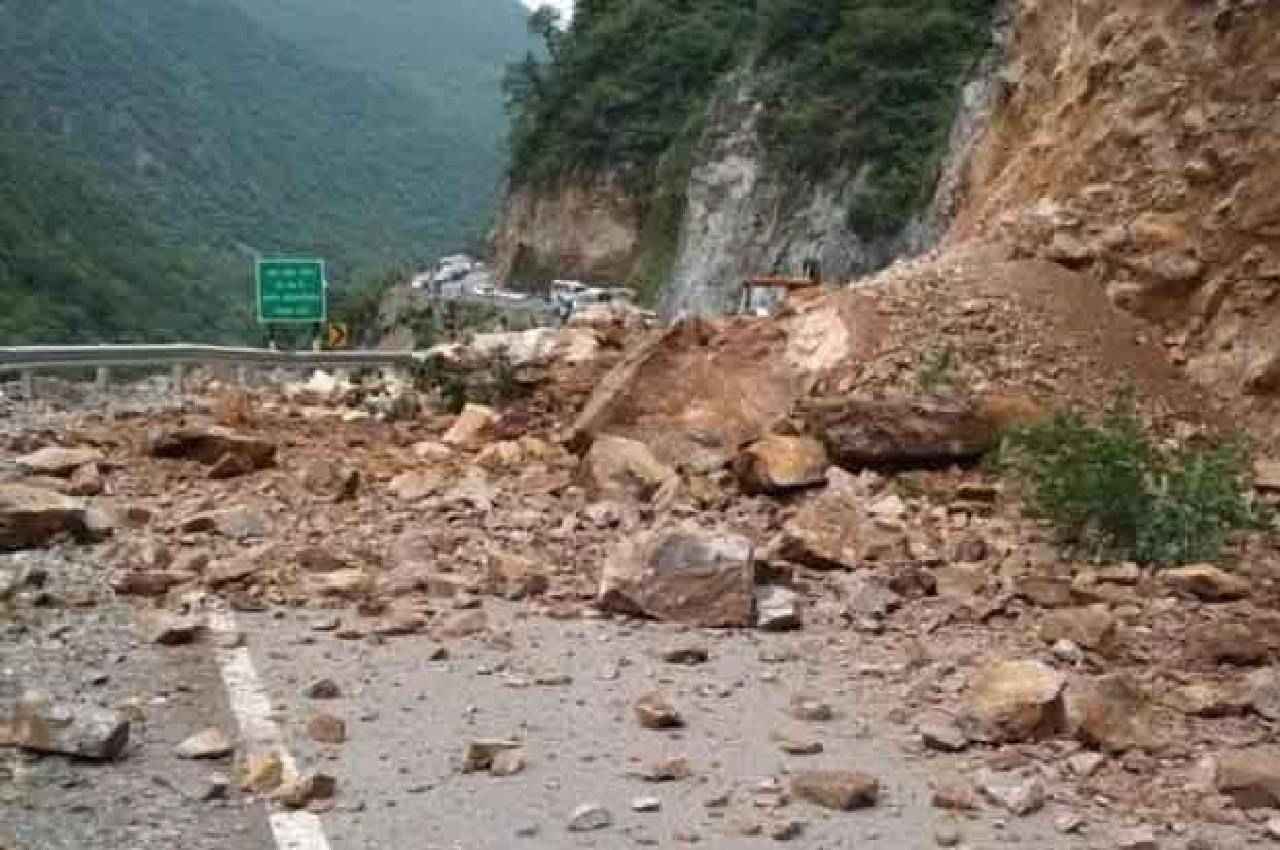 उत्तराखंड में भूस्खलन से MP के 4 पर्यटकों की मौत, पहाड़ से गिरे मलबे में दबने से हुआ हादसा