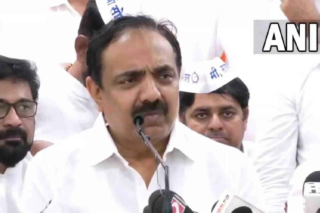 NCP Crisis: बगावत के बाद एनसीपी ने अजित पवार और 8 अन्य विधायकों के खिलाफ दायर की अयोग्यता याचिका