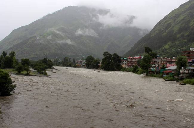himachal pradesh rain, monsoon updates, imd red alert, himachal rain video, Heavy rainfall alert, North India rain, rainfall news