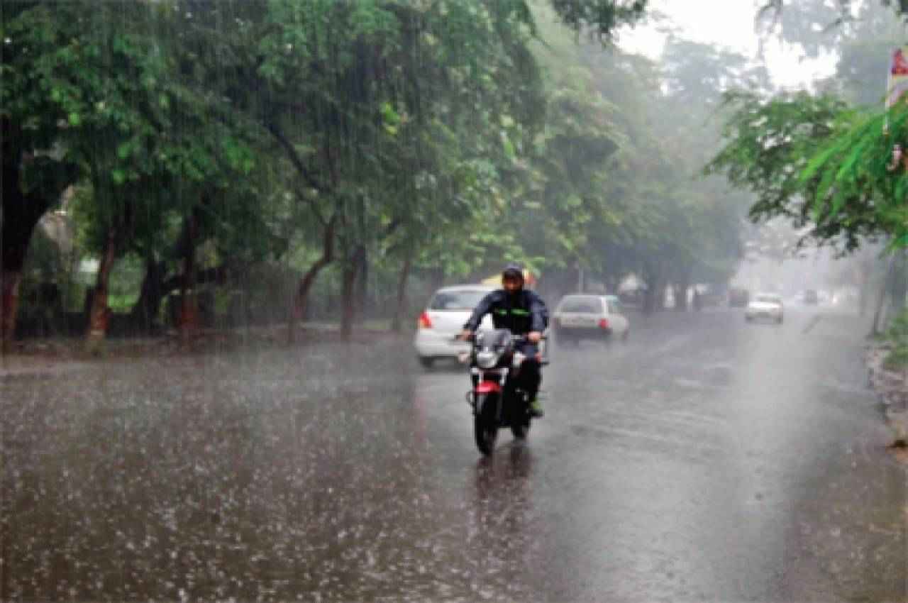 MP में भारी बारिश की चेतावनी, भोपाल-इंदौर समेत 16 जिलों में अलर्ट जारी, नदी-नाले उफान पर