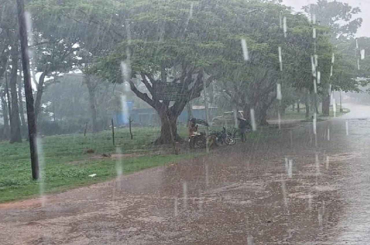 MP में भारी बारिश का दौर जारी, 35 जिलों में झमाझम बरसात का अलर्ट, नदी-नाले उफान पर