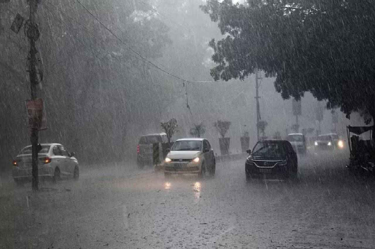 MP में मानसून मेहरबान: 20 से ज्यादा जिलों में भारी बारिश का अलर्ट, नर्मदा-बेतवा उफान पर