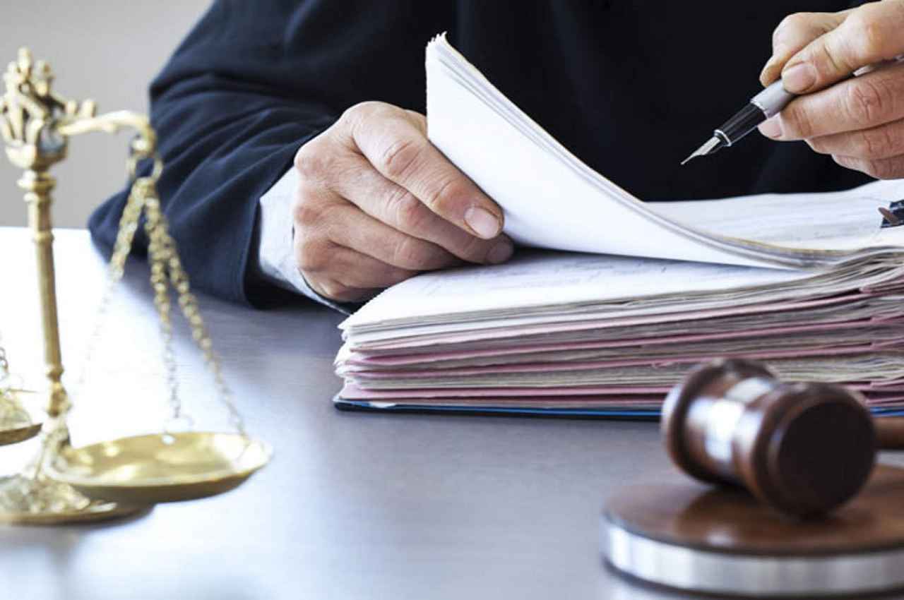 Income Tax Notice: आयकर विभाग ने इस वजह से 1 लाख लोगों को दिया नोटिस, वित्त मंत्री ने दी जानकारी