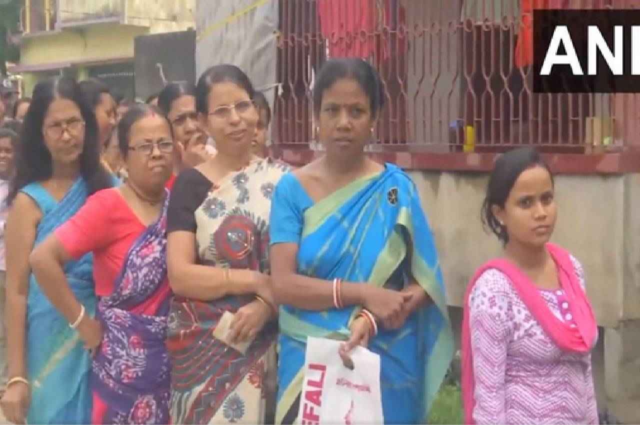 पश्चिम बंगाल पंचायत चुनाव: 19 जिलों के 698 बूथों पर पुनर्मतदान जारी, शाम पांच बजे तक डाले जाएंगे वोट