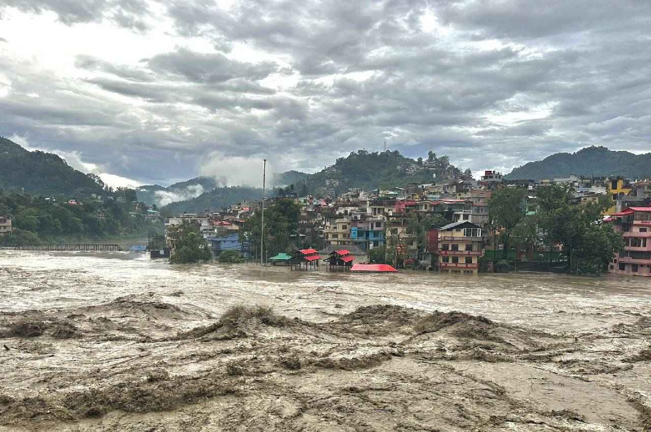 monsoon news, weather update, himachal floods, himachal pradesh floods, uttarakhand floods, uttarakhand floods news, floods in uttarakhand, floods in himachal Pradesh, himachal flood news
