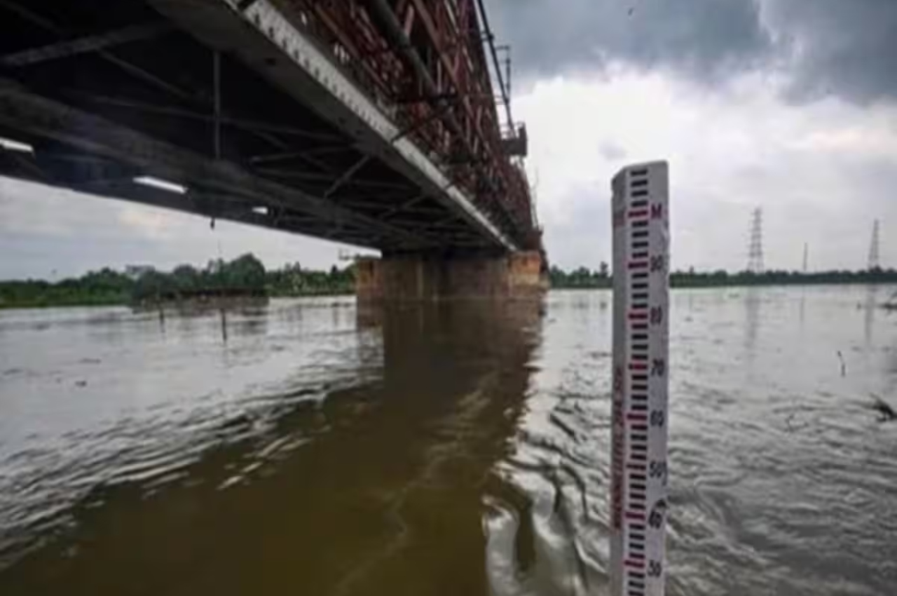 Yamuna river, Delhi news, route diverted, routes opened