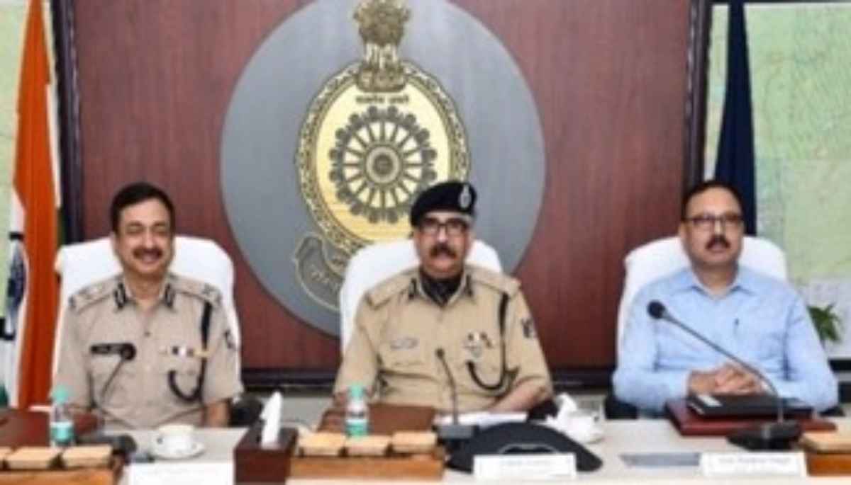 बैठक में शामिल हुए वरिष्ठ पुलिस अधिकारी Chhattisgarh Assembly Election, Naxalites-Maoists News, Chhattisgarh government, Chhattisgarh News, Raipur News