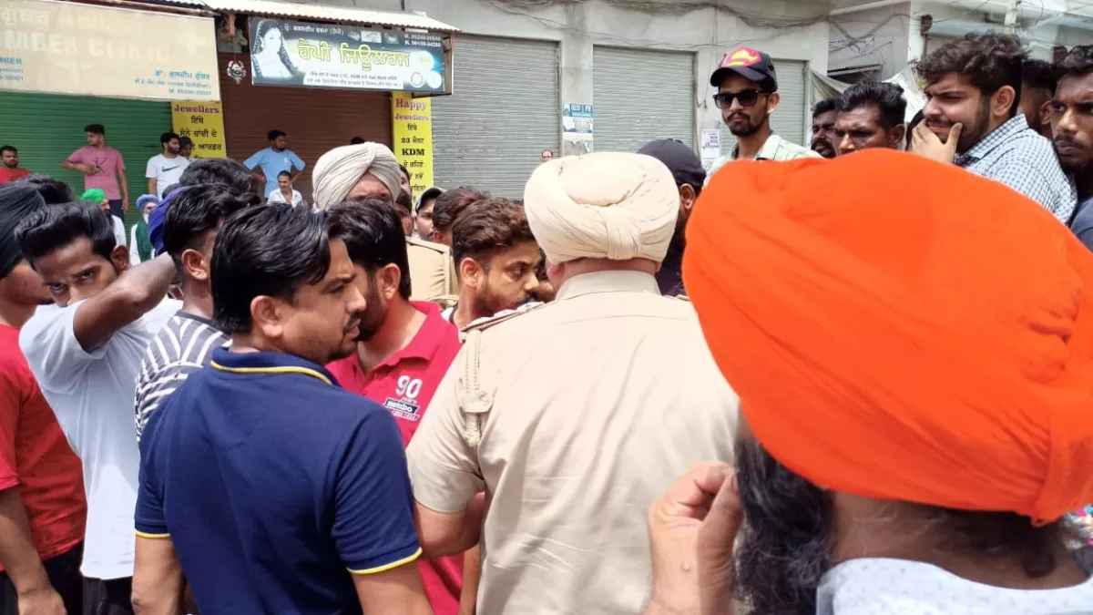 Manipur Violence पर 'पंजाब बंद' में बवाल, मोगा में दुकान बंद करा रहे प्रदर्शनकारी को दुकानदार ने मारी गोली