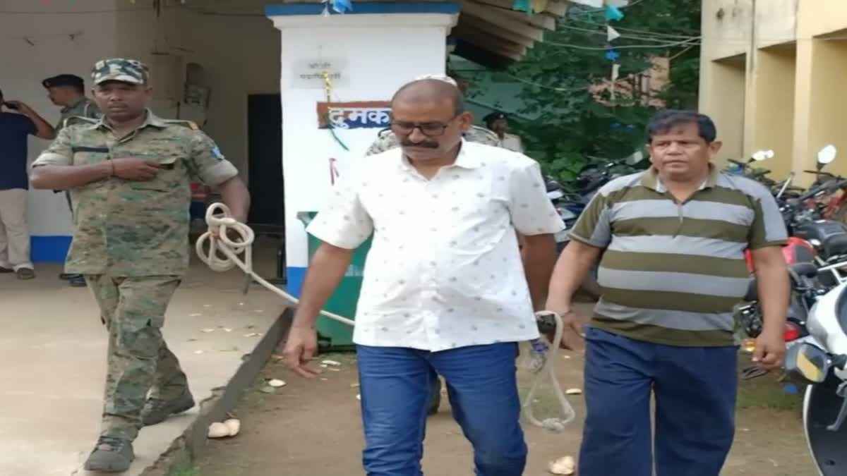 छात्राओं को गंदे-गंदे Video दिखाता था रेजिडेंशियल स्कूल का हेडमास्टर; साथी के साथ पहुंचा असली जगह