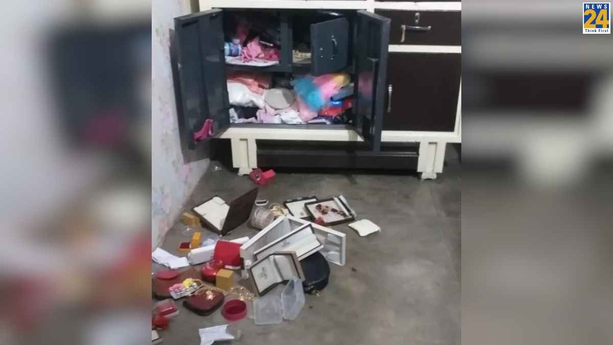 NRI के घर में दिन दहाड़े चोरी; द्वार पर आया साधु कर गया घर का ये हाल