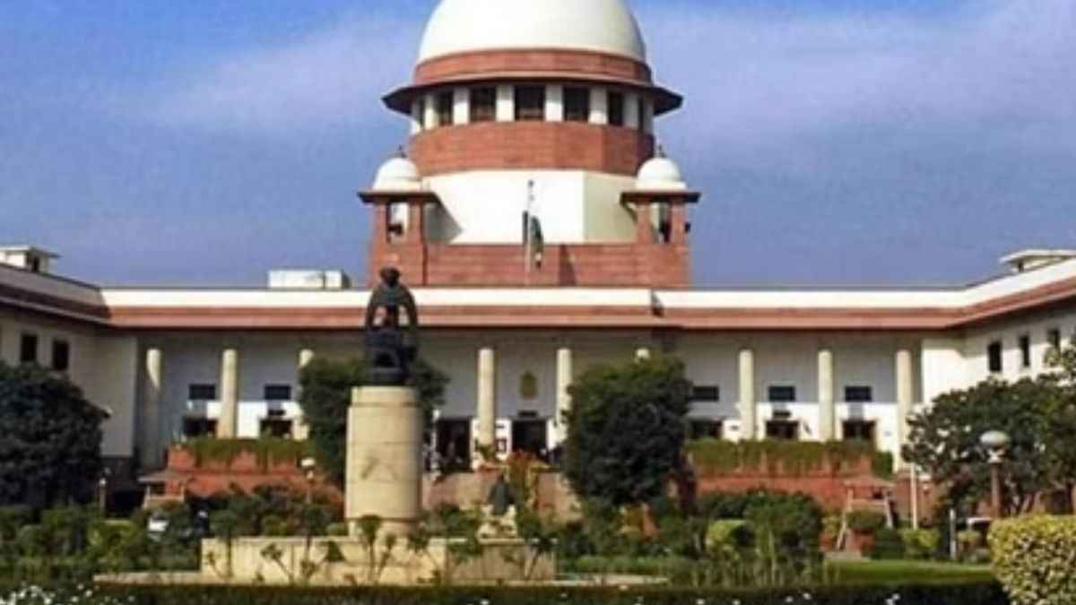 पटाखा बैन के खिलाफ सांसद मनोज तिवारी की याचिका खारिज, सुप्रीम कोर्ट बोला- आपका मन हो तो वहां जाएं जहां पाबंदी नहीं