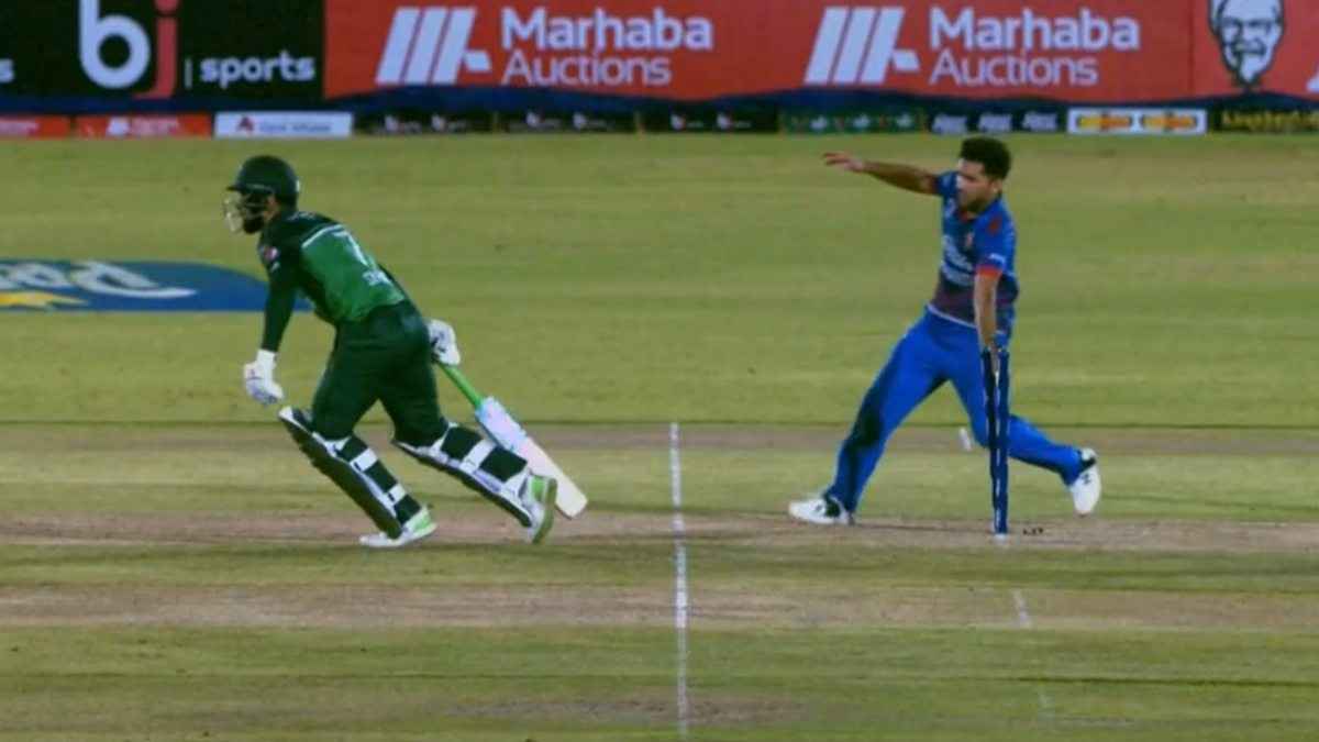 AFG vs PAK: Mankading पर फिर छिड़ी बहस, फजलहक फारूकी ने शादाब खान को बनाया शिकार, देखें वीडियो
