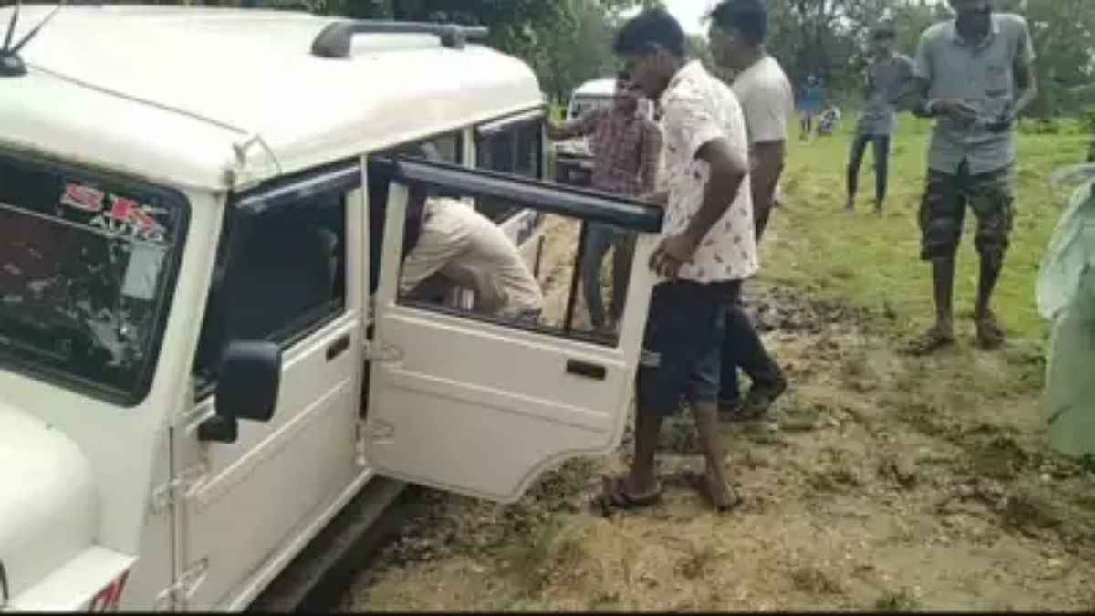 Alirajpur Man carried for 5km to reach ambulance