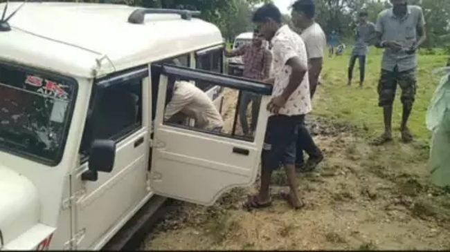 Alirajpur Man carried for 5km to reach ambulance