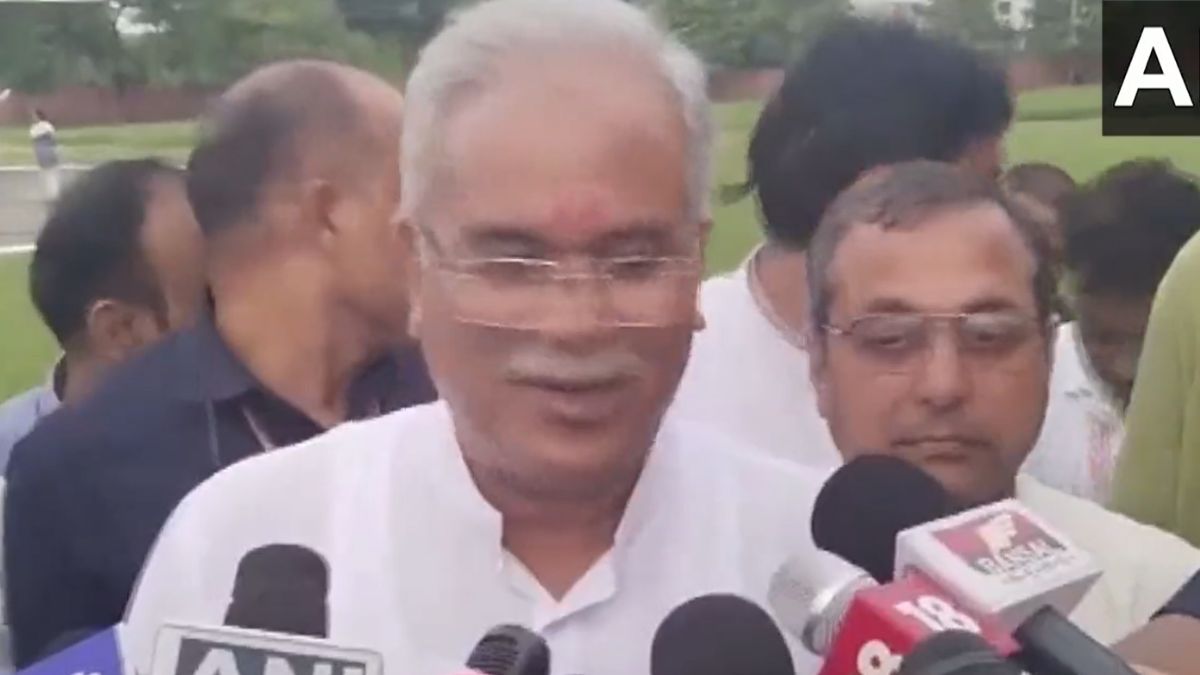 Snake in front of Chhattisgarh CM