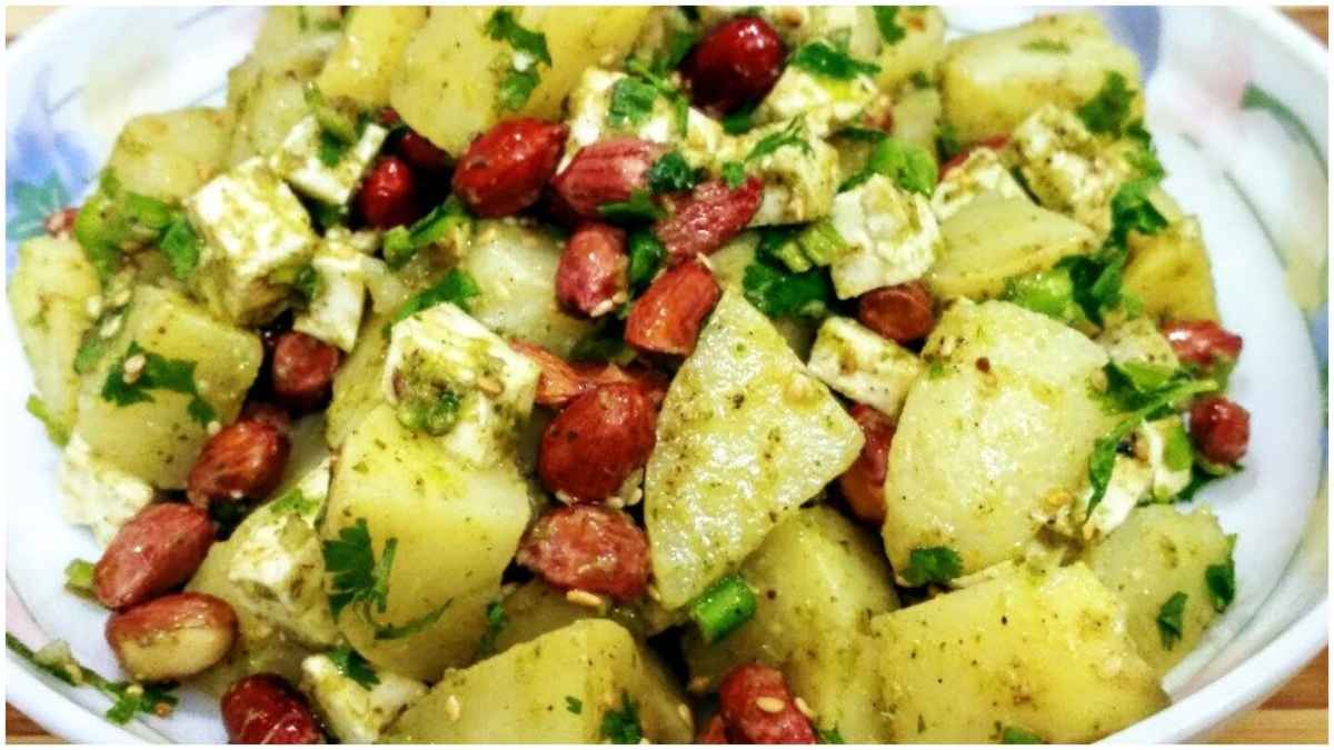Chaat Recipe: सावन के व्रत में एनर्जेटिक रहने के लिए खाएं आलू मूंगफली की चाट, आसान है बनाना