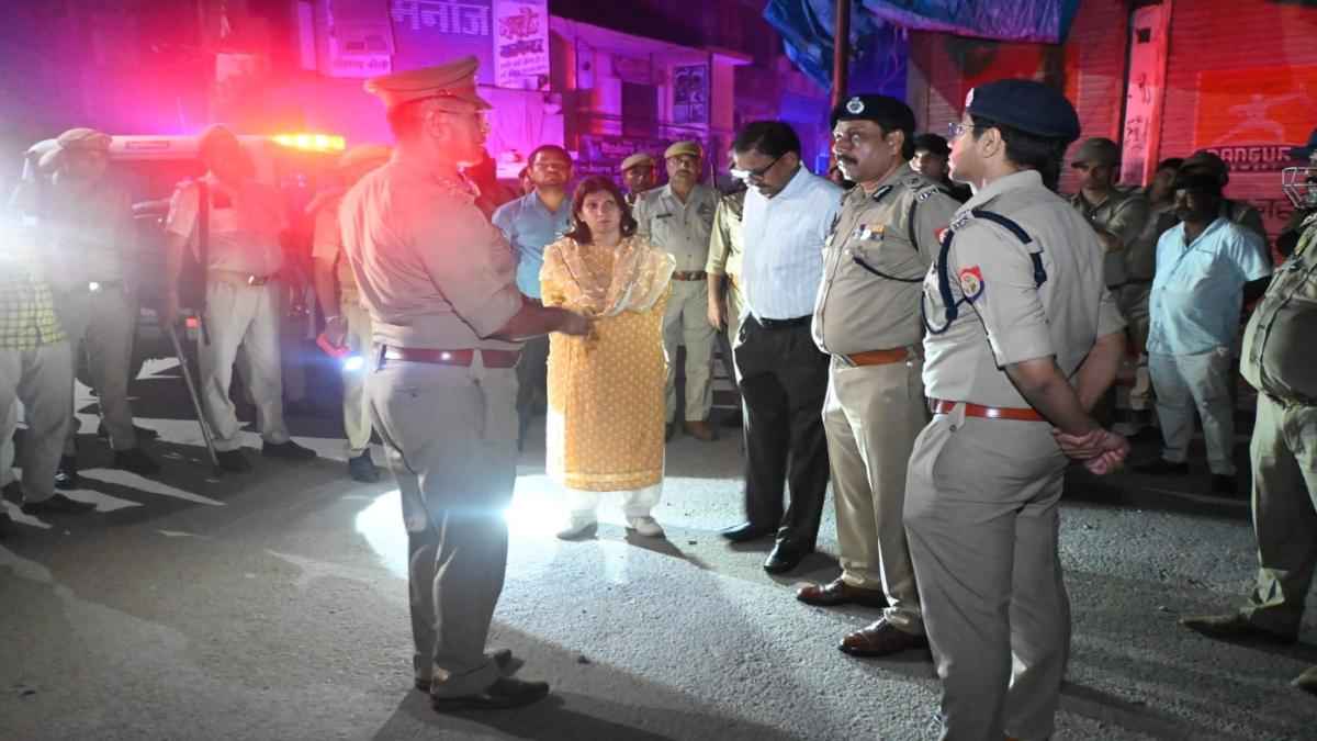 इंस्टा पोस्ट पर दो दोस्तों में ऑनलाइन बहस के बाद हुआ ऐसा बवाल, दूसरे जिले से बुलानी पड़ी फोर्स