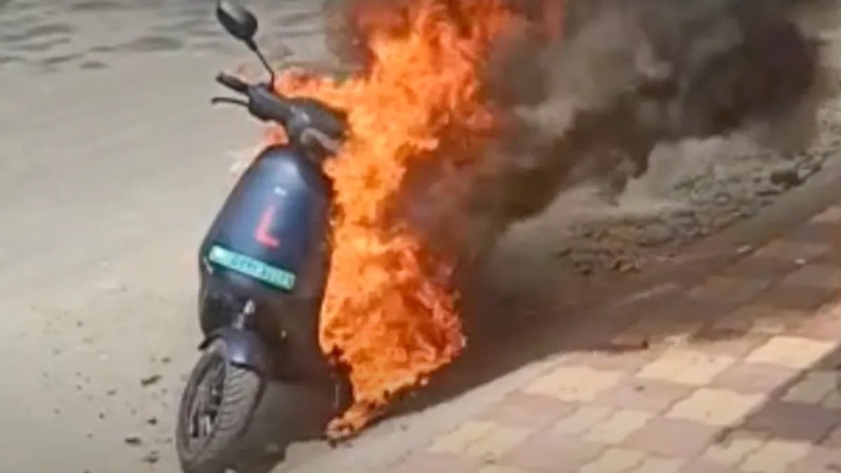 E Scooter Battery Explodes, E Scooter Battery Explodes While Charging in Ghaziabad, Viral News