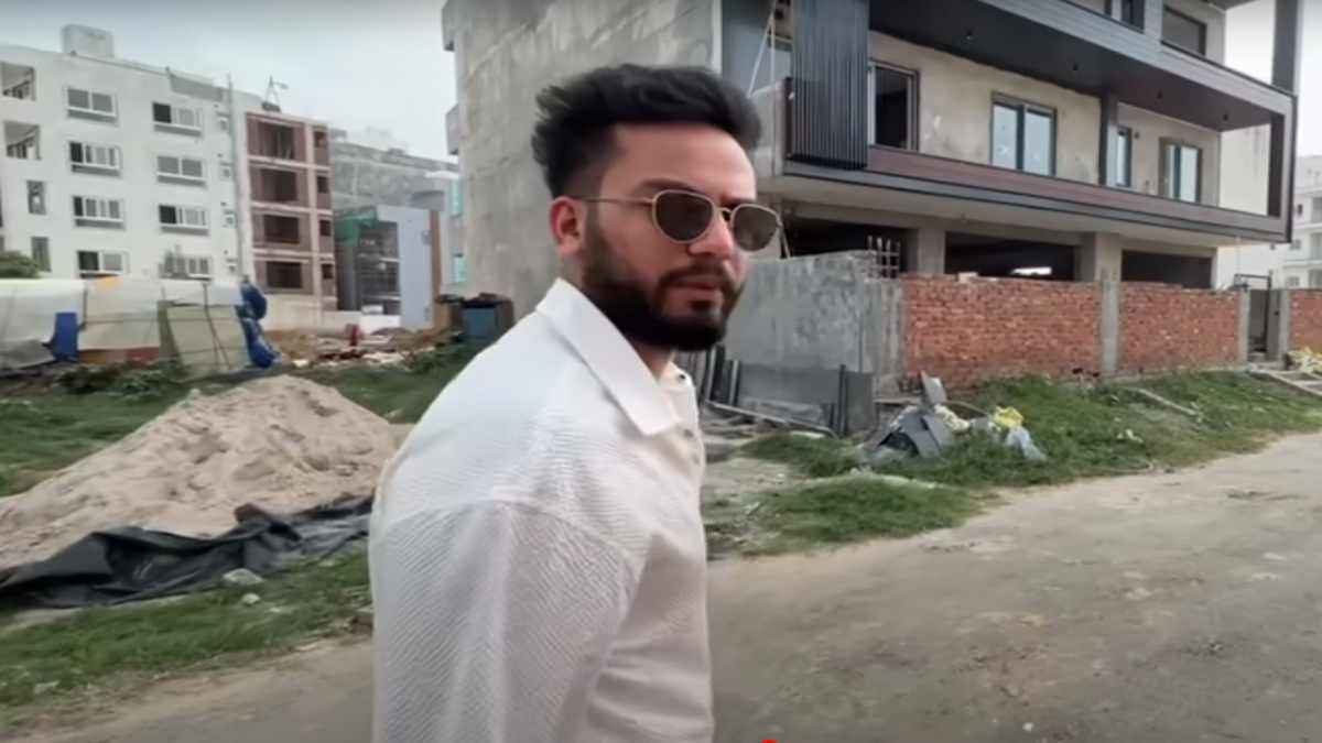 और जब घर में पहली मंजिल तक पहुंच गए Elvish के फैन्स, मां की हालत देख कही ऐसी बात...