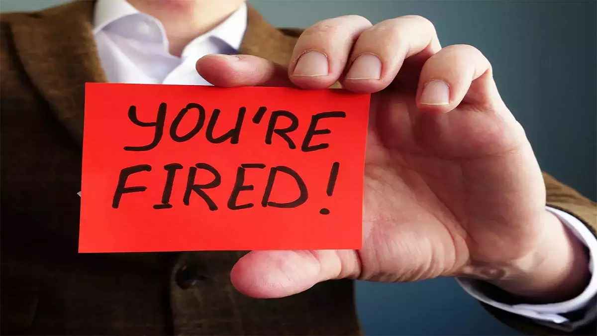 Employees Layoffs: कर्मचारियों के लिए बड़ी खबर..! इस कंपनी ने 400 से ज्यादा कर्मचारियों को नौकरी से निकाला, चेक करें डिटेल