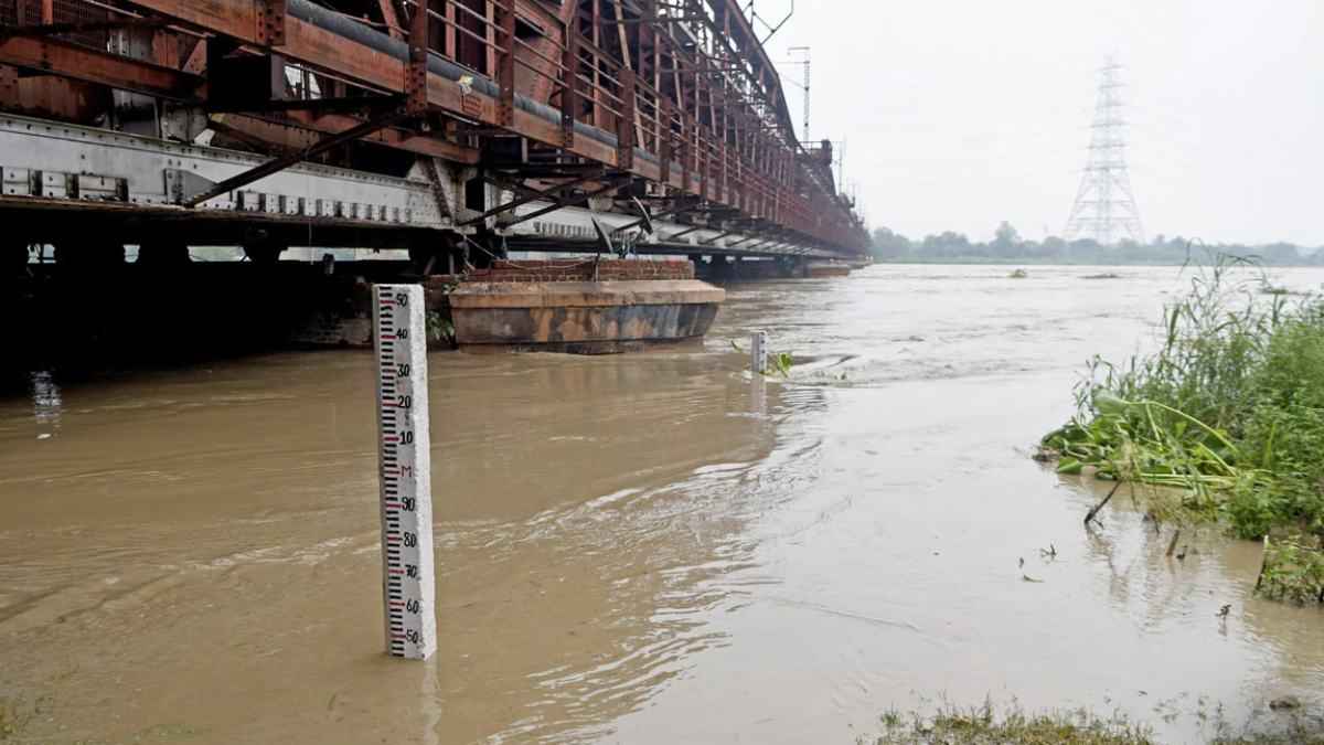 दिल्ली में बाढ़ का खतरा और हथिनीकुंड का जलस्तर क्यों बढ़ा? वजह जान लें