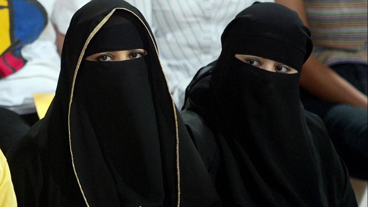 Muslim Abaya Robes To Ban In France know Why Prevent religious Dress in School