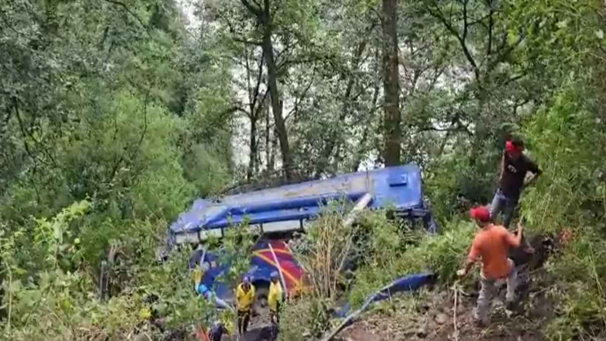 उत्तराखंड में बड़ा हादसा: गंगोत्री हाईवे से खाई में गिरी बस; 33 लोग थे सवार, 7 की मौत