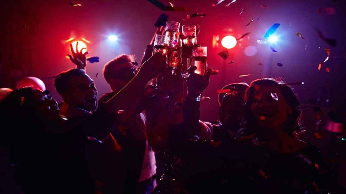 नशे में धुत्त DIG ने पब में महिला के साथ की बदतमीजी, सीएम ने लिया बड़ा एक्शन