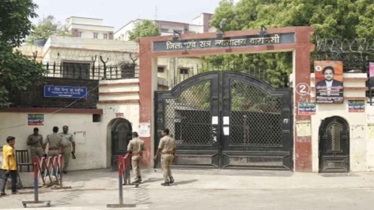 Gyanvapi Row: हिंदू पक्ष ने वाराणसी कोर्ट में लगाई एक और याचिका, कहा- साक्ष्य मिटा रहा मुस्लिम पक्ष