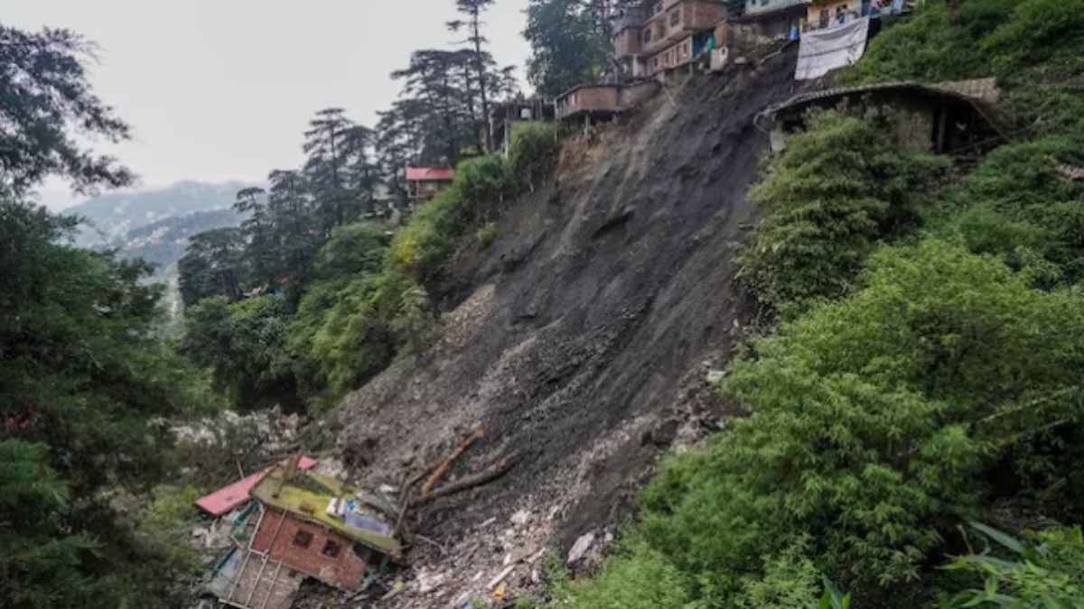 बारिश से कुल्लू-मंडी हाईवे को नुकसान, फ्लैश फ्लड-लैंडस्लाइड की चेतावनी फिर से जारी