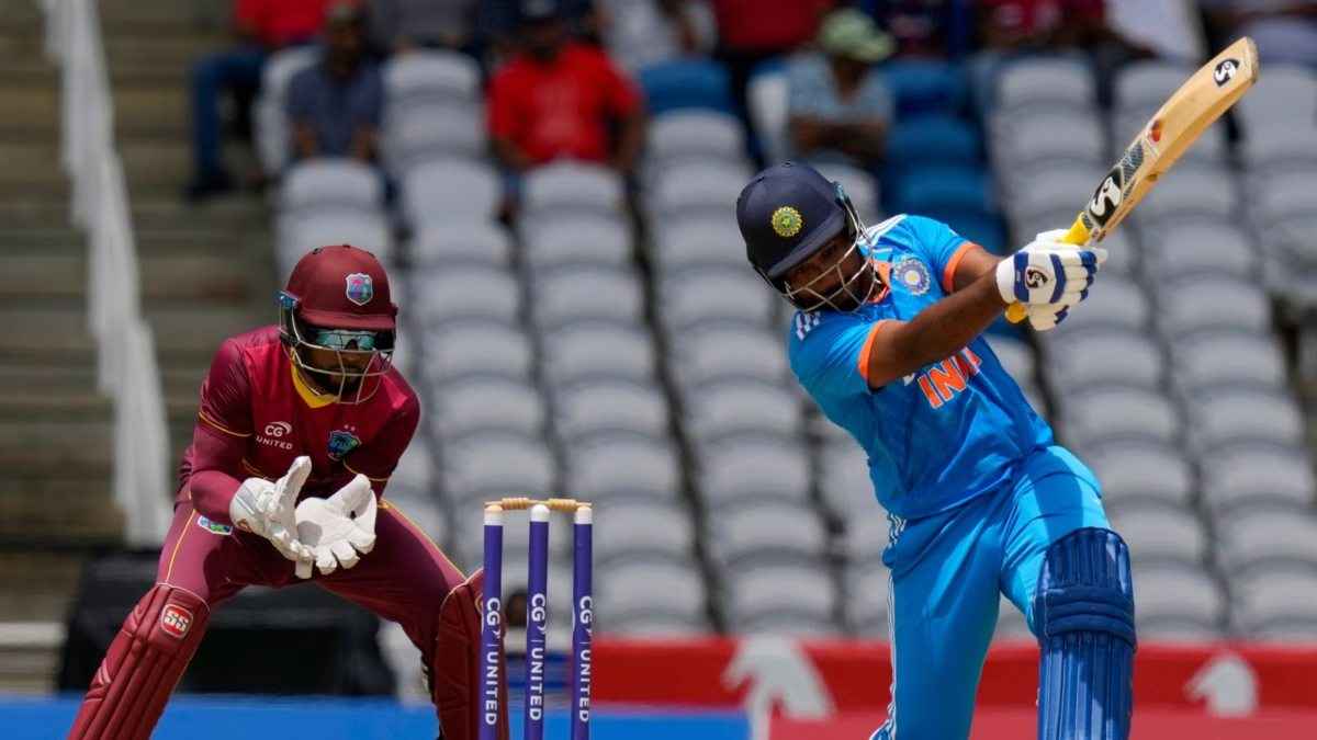IND vs WI: बल्ला है या हथौड़ा? संजू सैमसन ने आते ही मचाई तबाही, स्पिनर के खिलाफ ठोक डाला करारा छक्का, देखें वीडियो