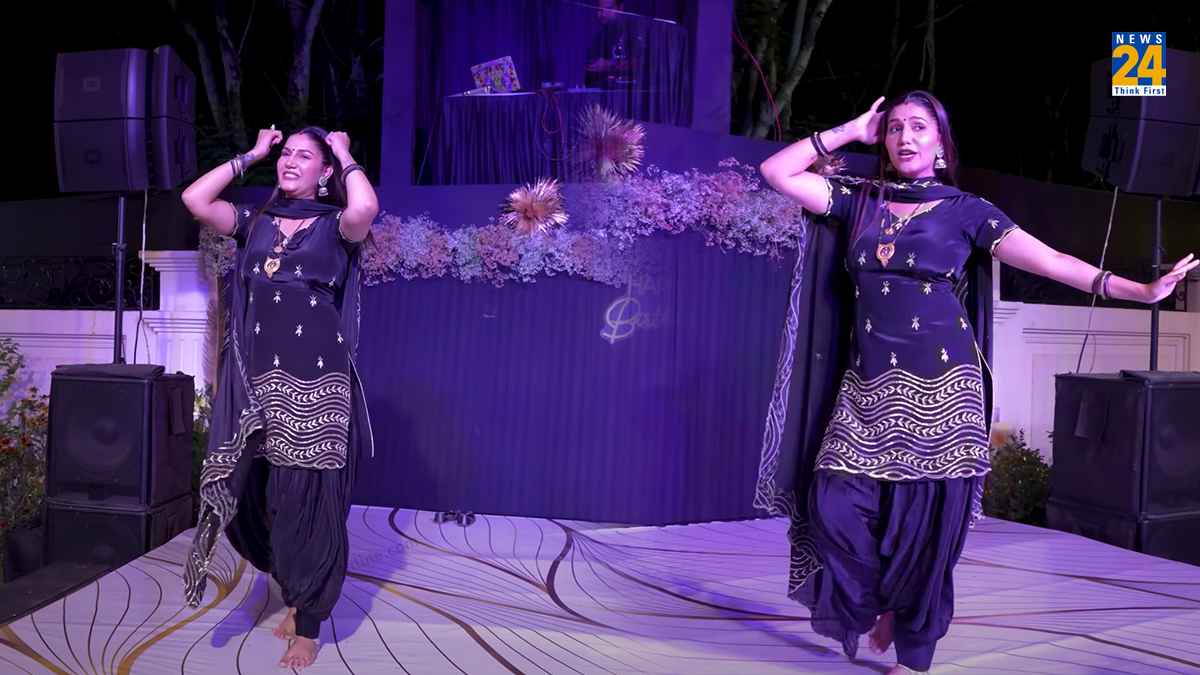 Sapna Choudhary ने लूट ली भरी महफिल, ब्लैक सूट में गद्दे के स्टेज पर लगाए जबरदस्त ठुमके