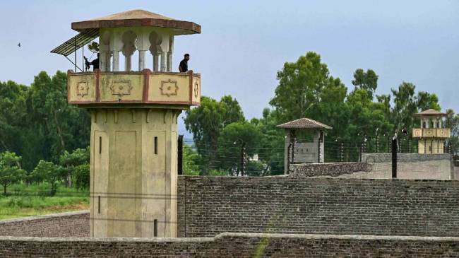 Imran Khan, Attack Jail, Pakistan News, toshkhana case, Imran khan In Attock jail, Imran khan arrested, imran khan jailed for 3 years Imran Khan, Attack Jail, Pakistan News, toshkhana case, Imran khan In Attock jail, Imran khan arrested, imran khan jailed for 3 years