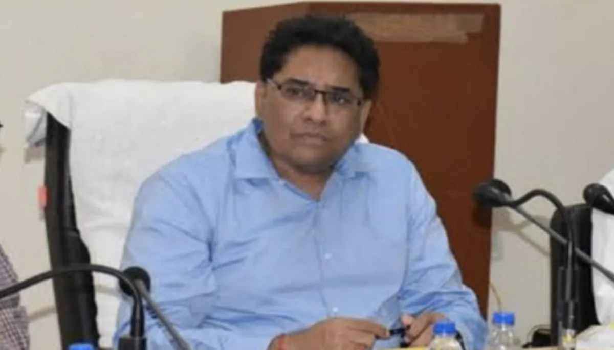 मैं दलित हूं 1 साल में 5 बार तबादला किया गया, IAS अशोक परमार बोले- मुझे सच बोलने की सजा मिल रही