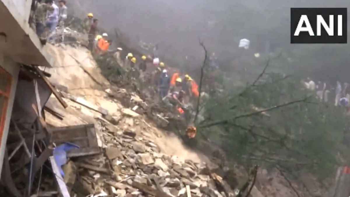 शिमला में लैंडस्लाइड, पहाड़ से गिरे मलबे के नीचे दबे शख्स ने फोन पर मांगी मदद, अब तक 5 की मौत