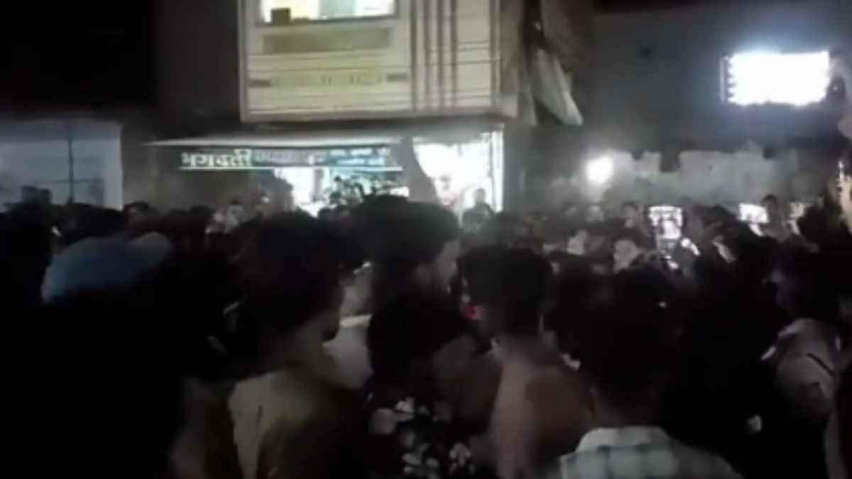 MP News: सोशल मीडिया पर विवादित पोस्ट के बाद भड़का लोगों का गुस्सा, फिर हुआ ये...