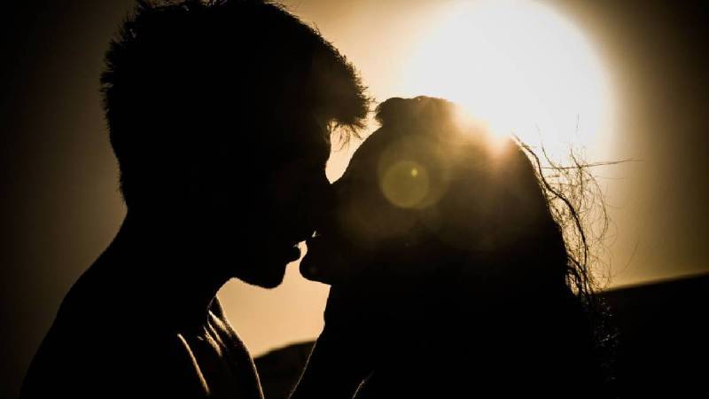 Man Loses Hearing After Kiss With Girlfriend Chinese Valentine Day