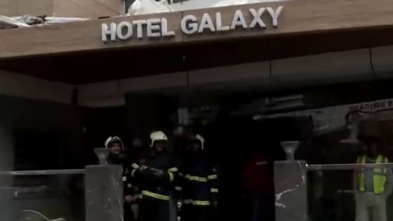 Massiv fire breaks out at Santacruz Hotel, Mumbai Hotel, Santacruz Galaxy Hotel, Mumbai News