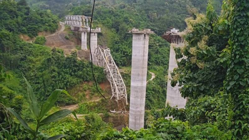 Under construction railway over bridge at Sairang, near Aizawl collapsed today; atleast 17 workers died.