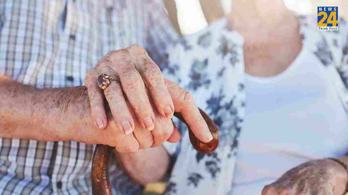 Mumbai Elderly Couple