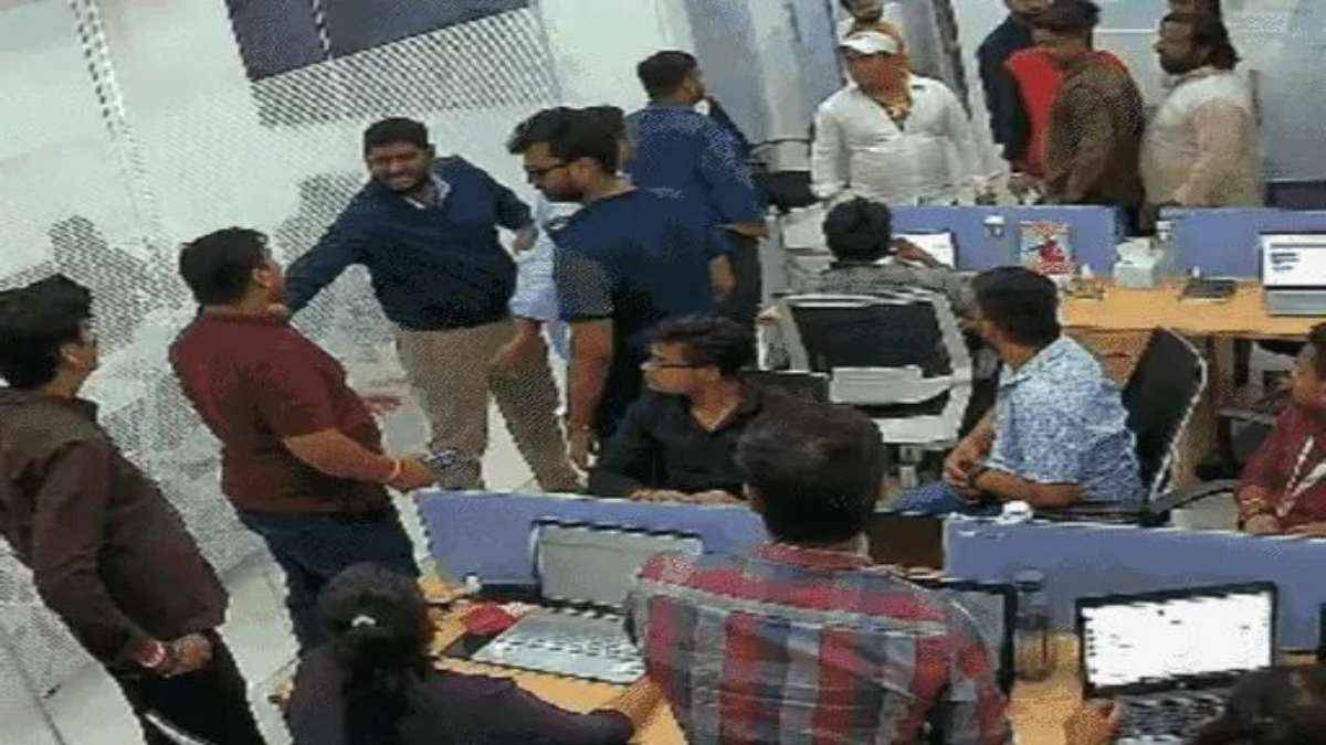 मुंबई में शिवसेना विधायक के बेटे ने गन पॉइंट पर बिजनेसमैन को किया किडनैप, जानें क्यों?