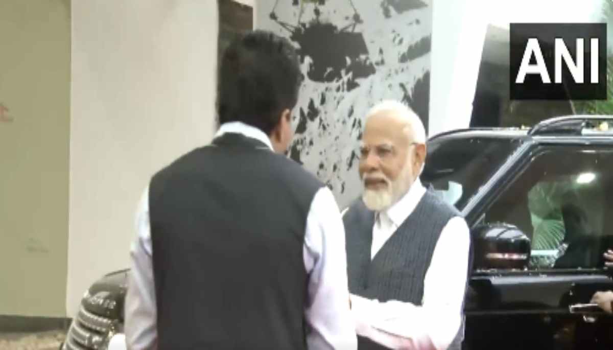 News 24 Live Updates, PM Modi meet ISRO scientist in Bengluru