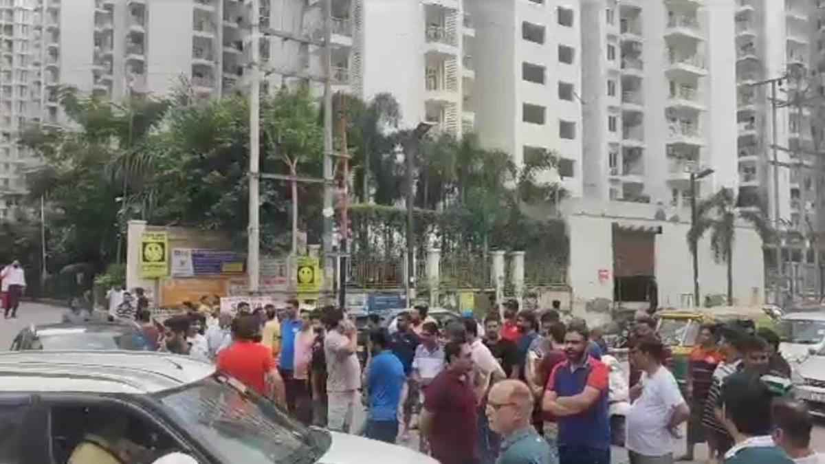 बूंद-बूंद पानी को तरसे हाई राइज सोसायटी वाले, ये कदम उठाने को होना पड़ा मजबूर