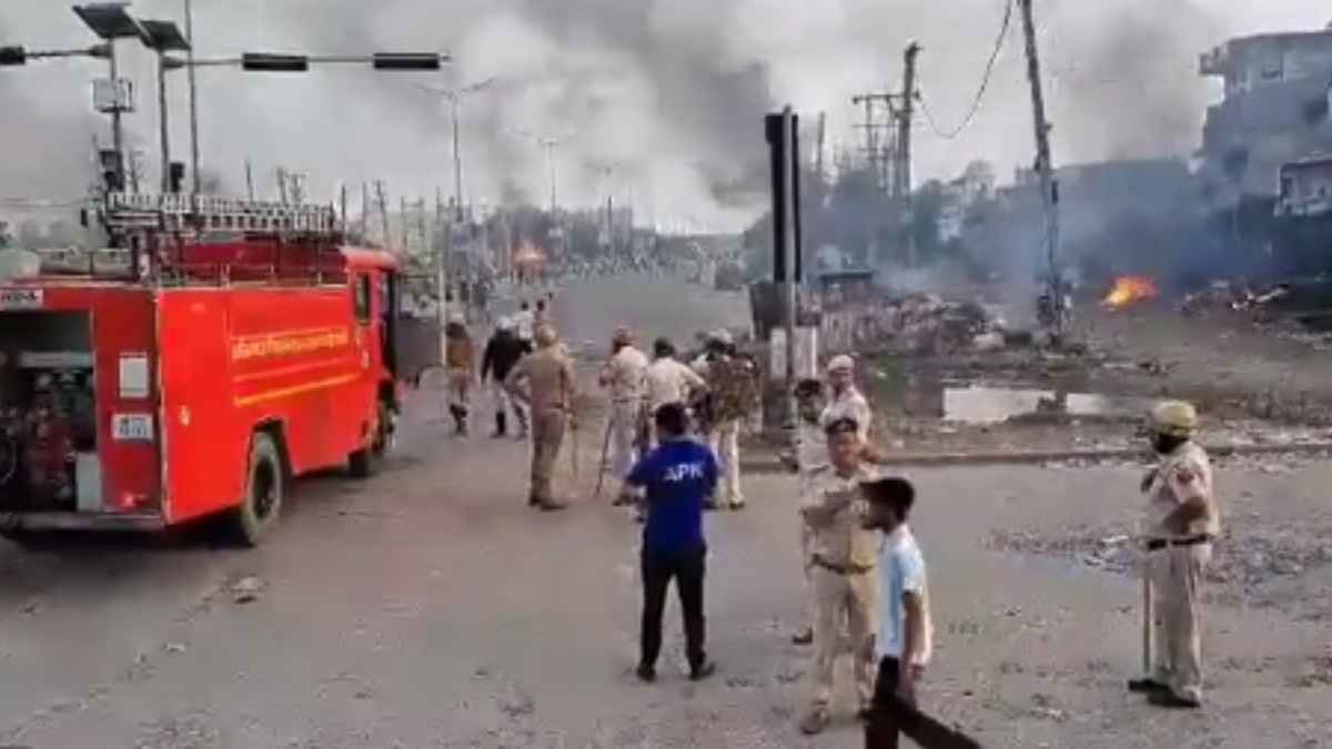 नूंह से उठी हिंसा की आग गुरुग्राम तक पहुंची, सेक्टर-57 में भीड़ ने मस्जिद में लगा दी आग, एक व्यक्ति की मौत